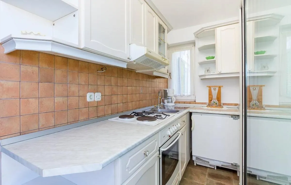 Apartments Pradolando Pula 0*,