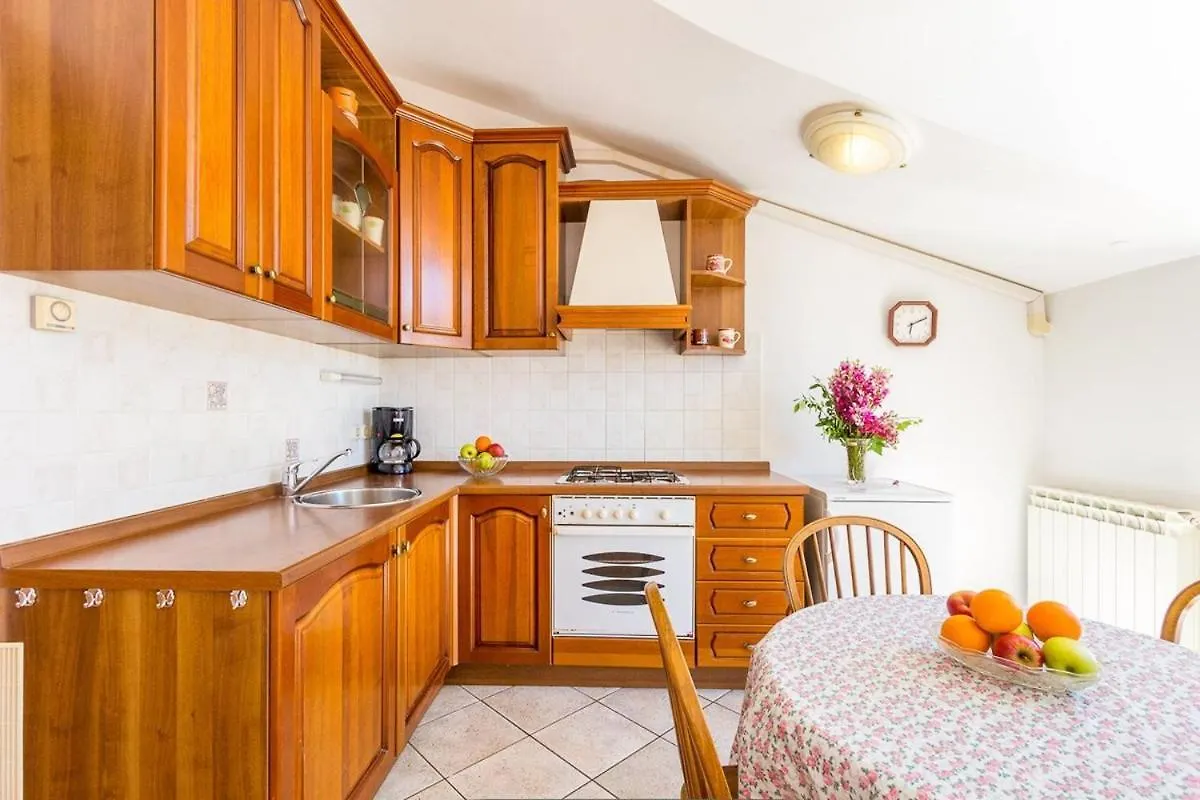 Apartments Pradolando Pula 0*,  Croatia
