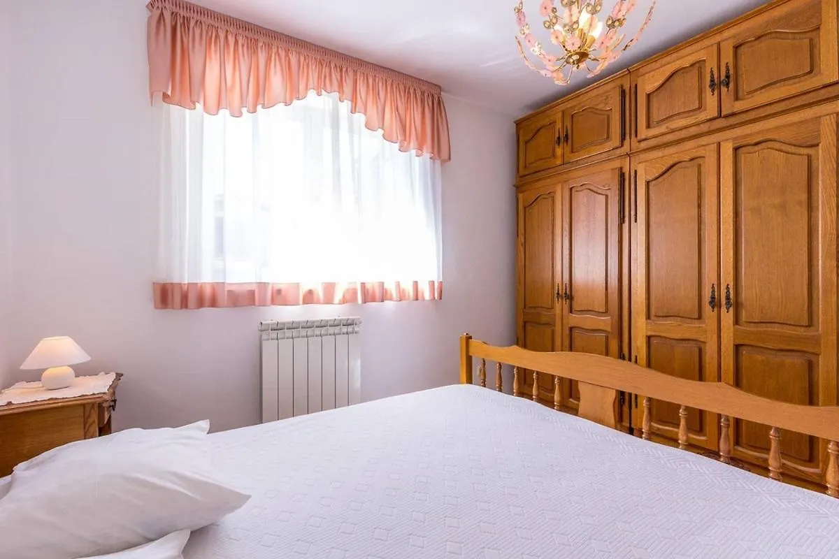 Apartments Pradolando Pula 0*,  Croatia